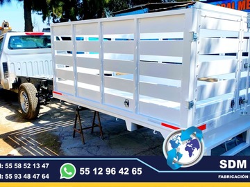 Fabricantes de Rampas hidraulicas para camiones, camionetas, de carga y descarga venta y fabricacion. SDM Global Mexico somos una empresa líder en la fabricacion de Rampas Hidraulicas para camion, camioneta, de carga y descarga cajas y remolques con personal altamente capasitado para su fabricacion, contamos con diferentes capasidades en cada rampa hidraulica.Las rampas hidráulicas son plataformas de acero que te ayudarán a cargar y descargar una gran cantidad de productos en menor tiempo, fabricadas para carrocerias remolques cajas secas plataformas unidade moviles, especiales para chasis camioneta camiones rabones.Somos una Empresa Mexicana líder en el Mercado con años de experiencia, especialistas como fabricantes de Rampas Hidraulicas unidades moviles, carrocerias, cajas secas, remolques, pipas de agua, compactadores de basura, alargado y acorazado de chasis, equipamiento de patrullas, ambulancias de traslado, gruas de plataforma, redilas estaquitas, unidades para trasalado de reos, personal, primer respondiente, antimotin, proximidad, etc.Somos fabribricantes directos, distribuidores en todo Mexico, comunicate y te atenderemos personalmente.