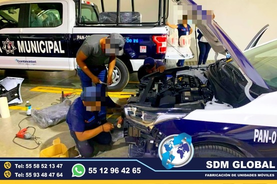 Fabricantes de Auto tanques o carrocerias tipo pipas para el almacenamiento y traslado de agua potable y productos líquidos. SDM Global Mexico somos una empresa líder en la Fabricacion y venta de Pipas de Agua, Auto Tanques o carrocerias con capacidad de 3000 lt, 5000 lt, 10,000 lt, 15000 lt, 20,000 litros, auto tanques de agua fijos y moviles, con personal altamente capasitado para su fabricacion.Una Pipa para Agua es un depósito destinado a almacenar agua para consumo humano o cualquier otro uso. ​ Los AutoTanques son un elemento fundamental en una red de abastecimiento de agua potable, para compensar las variaciones horarias de la demanda de agua potable, unidades moviles, equipamiento de patrullas, ambulancias de traslado, gruas de plaraforma, compactadores de basura, alargado y acorazado de chasis, rampas hidraulicas, redilas estaquitas, cajas secas, carrocerias, estaquitas, Fabricantes directos.Somos una Empresa Mexicana líder en el Mercado con años de experiencia, especialistas en la fabricacion de carrocerias tipo pipas de agua, y como fabricantes de Auto tanques de agua, Unidades Moviles Especiales de Seguridad, Salud, Comunicacion, Higine, etc.,Somos fabribricantes directos, distribuidores en todo Mexico, comunicate y te atenderemos personalmente.