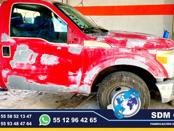 Fabricantes de Auto tanques o carrocerias tipo pipas para el almacenamiento y traslado de agua potable y productos líquidos. SDM Global Mexico somos una empresa líder en la Fabricacion y venta de Pipas de Agua, Auto Tanques o carrocerias con capacidad de 3000 lt, 5000 lt, 10,000 lt, 15000 lt, 20,000 litros, auto tanques de agua fijos y moviles, con personal altamente capasitado para su fabricacion.Una Pipa para Agua es un depósito destinado a almacenar agua para consumo humano o cualquier otro uso. ​ Los AutoTanques son un elemento fundamental en una red de abastecimiento de agua potable, para compensar las variaciones horarias de la demanda de agua potable, unidades moviles, equipamiento de patrullas, ambulancias de traslado, gruas de plaraforma, compactadores de basura, alargado y acorazado de chasis, rampas hidraulicas, redilas estaquitas, cajas secas, carrocerias, estaquitas, Fabricantes directos.Somos una Empresa Mexicana líder en el Mercado con años de experiencia, especialistas en la fabricacion de carrocerias tipo pipas de agua, y como fabricantes de Auto tanques de agua, Unidades Moviles Especiales de Seguridad, Salud, Comunicacion, Higine, etc.,Somos fabribricantes directos, distribuidores en todo Mexico, comunicate y te atenderemos personalmente.