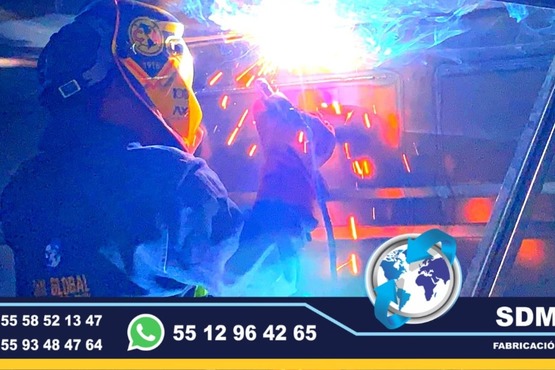 Fabricantes de Auto tanques o carrocerias tipo pipas para el almacenamiento y traslado de agua potable y productos líquidos. SDM Global Mexico somos una empresa líder en la Fabricacion y venta de Pipas de Agua, Auto Tanques o carrocerias con capacidad de 3000 lt, 5000 lt, 10,000 lt, 15000 lt, 20,000 litros, auto tanques de agua fijos y moviles, con personal altamente capasitado para su fabricacion.Una Pipa para Agua es un depósito destinado a almacenar agua para consumo humano o cualquier otro uso. ​ Los AutoTanques son un elemento fundamental en una red de abastecimiento de agua potable, para compensar las variaciones horarias de la demanda de agua potable, unidades moviles, equipamiento de patrullas, ambulancias de traslado, gruas de plaraforma, compactadores de basura, alargado y acorazado de chasis, rampas hidraulicas, redilas estaquitas, cajas secas, carrocerias, estaquitas, Fabricantes directos.Somos una Empresa Mexicana líder en el Mercado con años de experiencia, especialistas en la fabricacion de carrocerias tipo pipas de agua, y como fabricantes de Auto tanques de agua, Unidades Moviles Especiales de Seguridad, Salud, Comunicacion, Higine, etc.,Somos fabribricantes directos, distribuidores en todo Mexico, comunicate y te atenderemos personalmente.